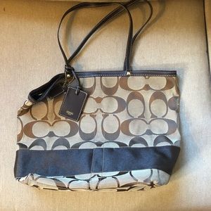 Brown Classic COACH Shoulder Bag